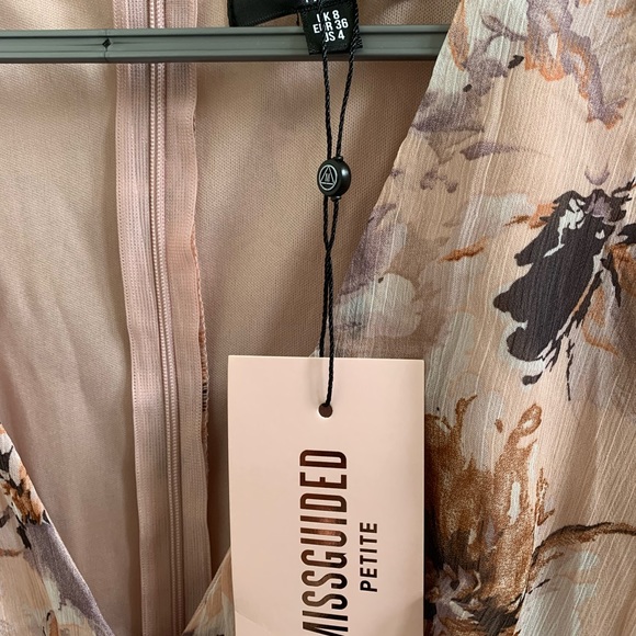 Misguided Floral / floaty playsuit NWT size UK8 - Picture 2 of 6